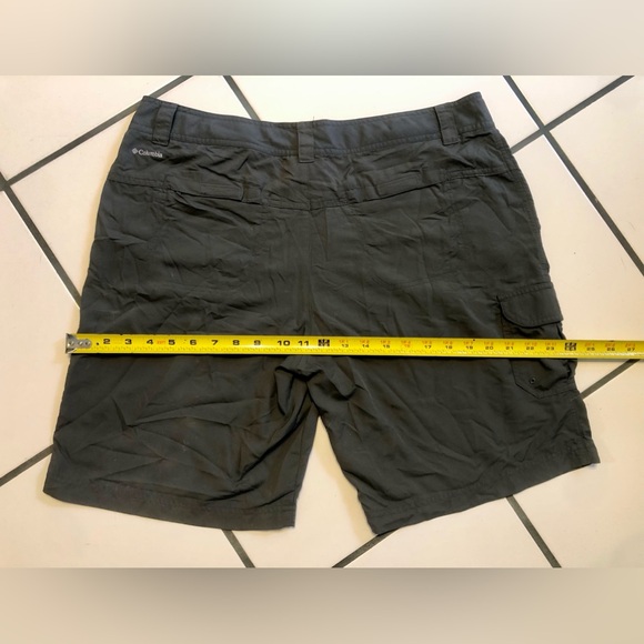 Ladies size 14 Columbia brand hiking-walking shorts in dark grey - Picture 3 of 5